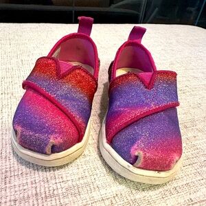 Girls Size 6 (Toddler) Toms Glitter Sparkly Slip On Shoes - Mocassins T6
